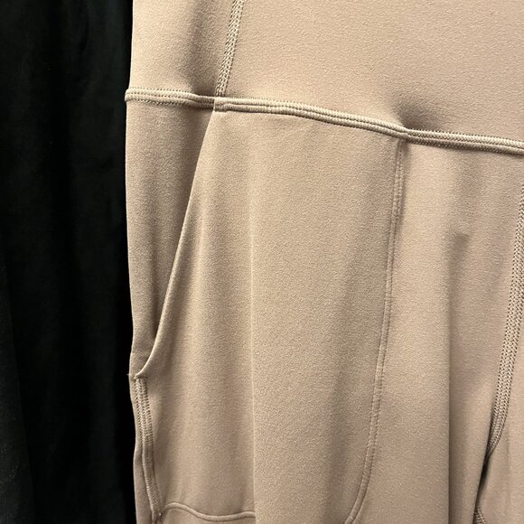 NWT LULULEMON JOGGER/YOGA PANTS - Picture 4 of 6